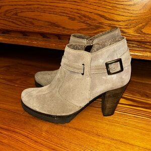 Brown’s Women's Tan Suede Ankle Boots